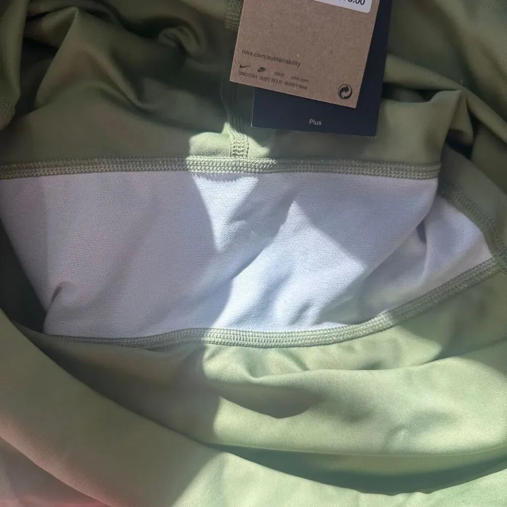 NWT Nike olive Green Tennis Skirt with Shorts Under that have Pockets. Size XL (